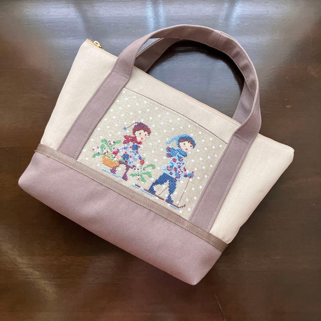 新作✦クロスステッチ❤︎ファスナーバッグ　ハンドメイド サモイロフ