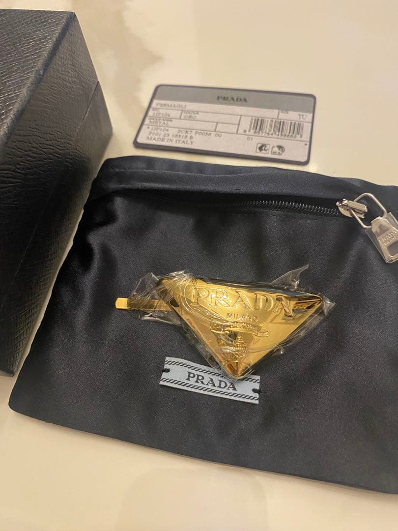 PRADA ゴールドメタルヘアアクセサリー(2点セットではなく、1点のみ)