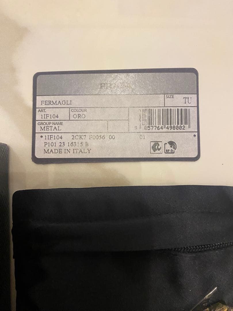 PRADA ゴールドメタルヘアアクセサリー(2点セットではなく、1点のみ)