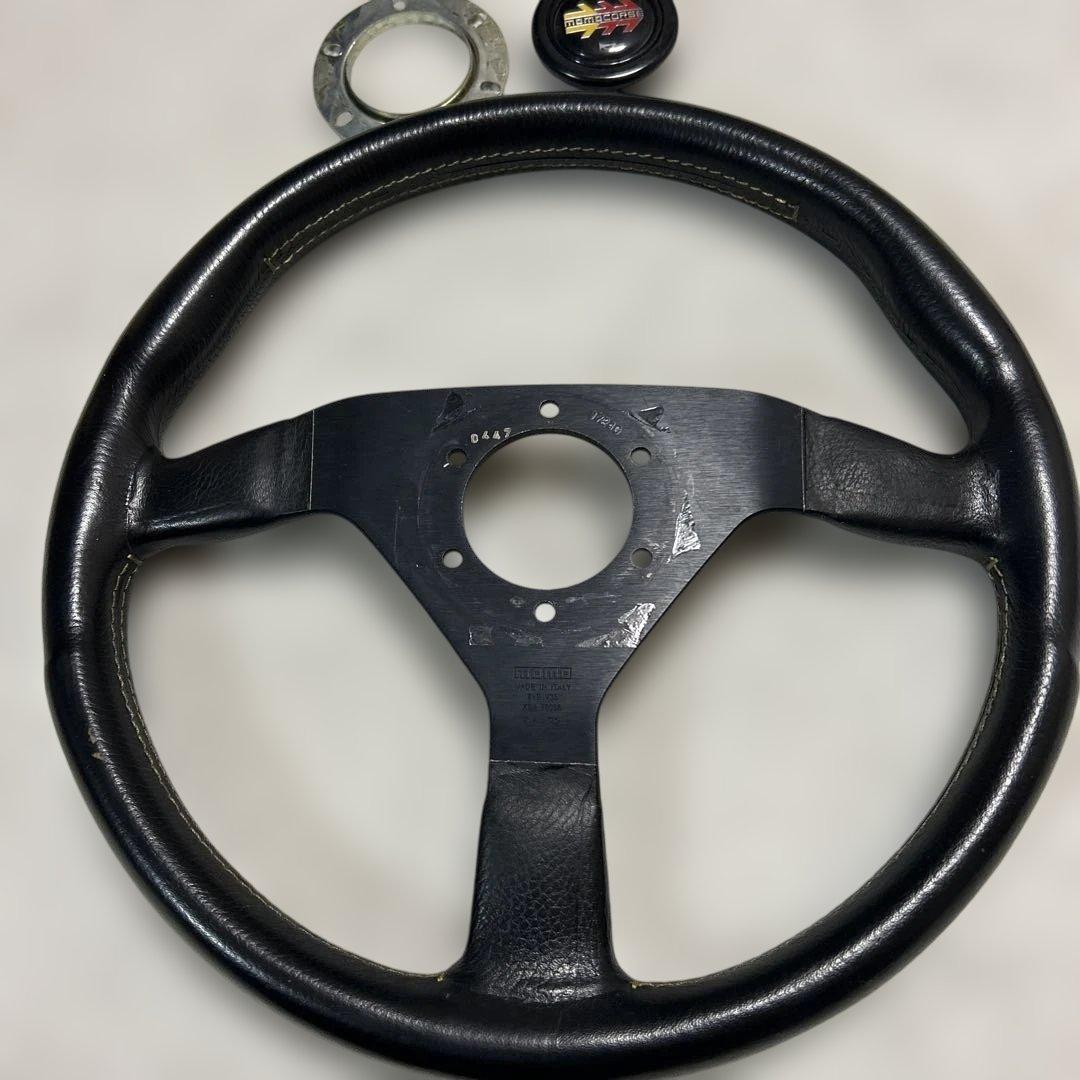 momo ステアリングホイール　ハンドル　ベローチェ　ホーンボタン付き