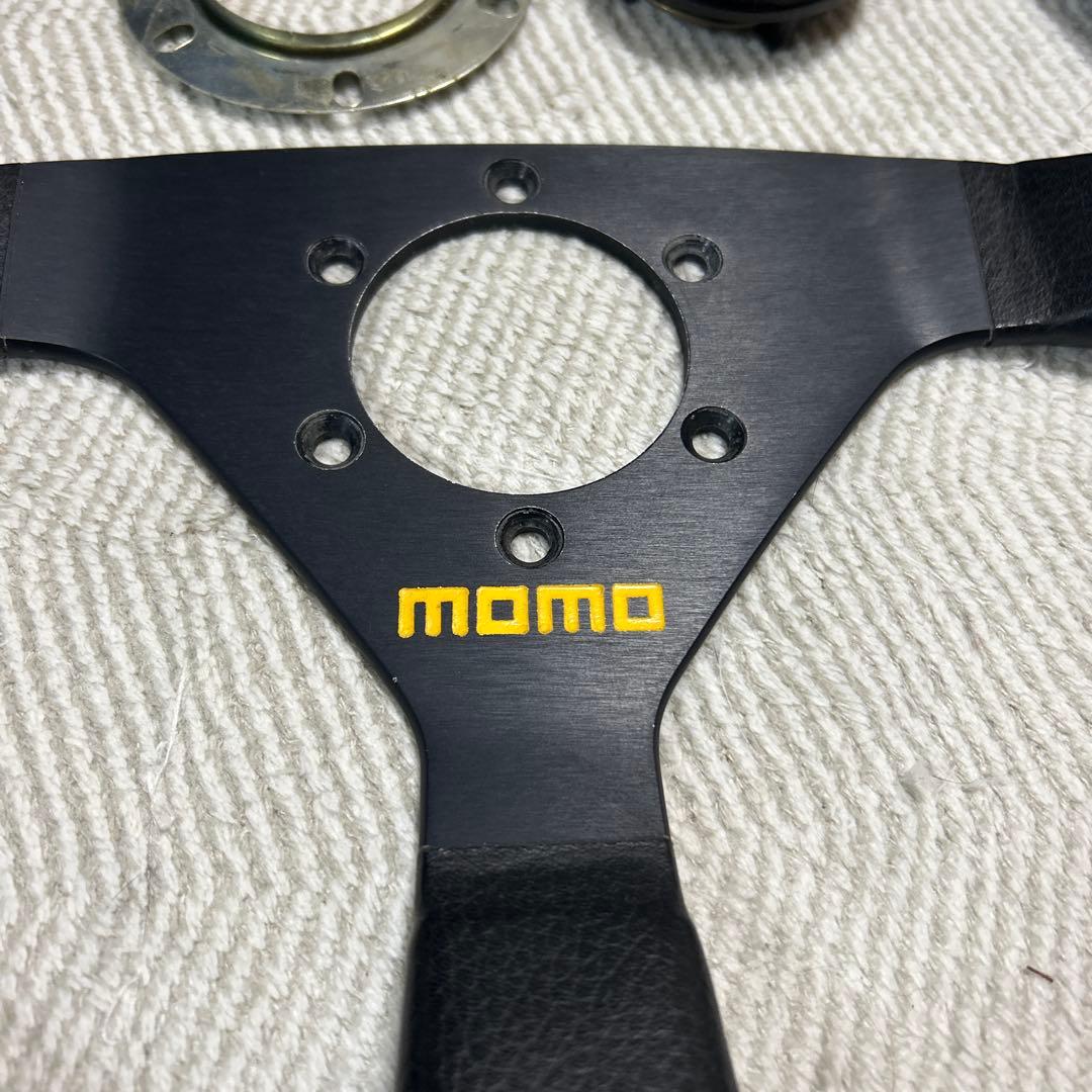 momo ステアリングホイール　ハンドル　ベローチェ　ホーンボタン付き