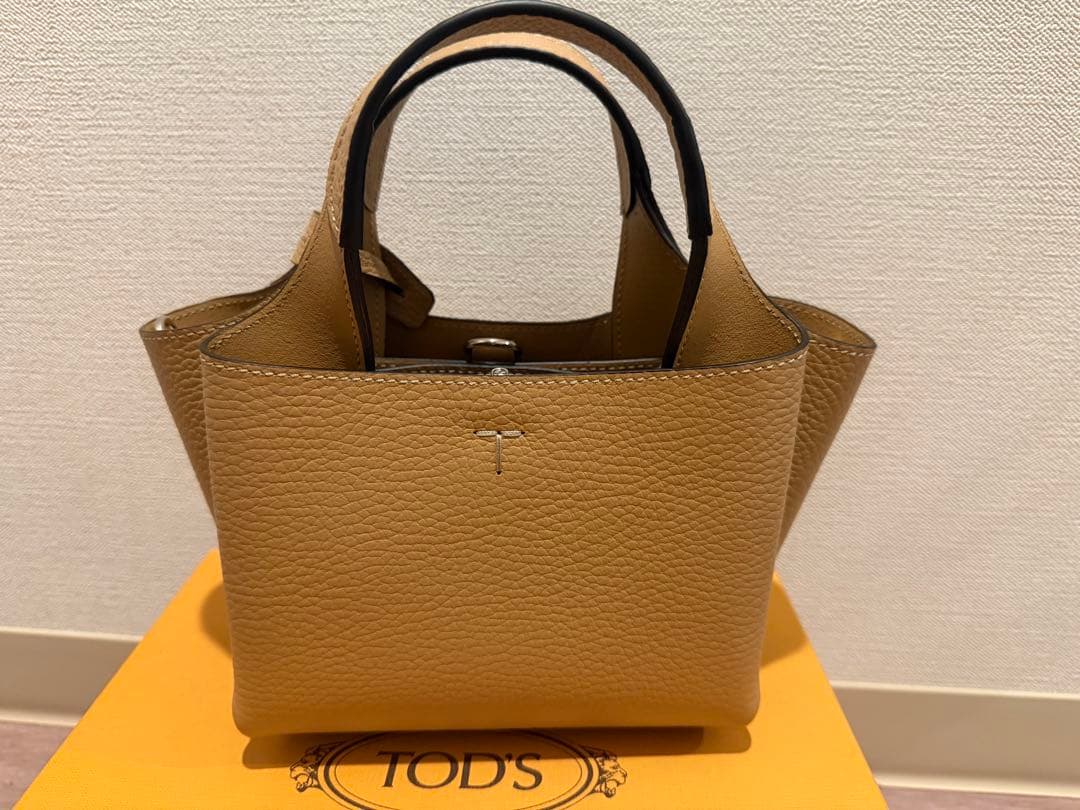 極美品！TOD'S レザーバッグマイクロ　キャメル