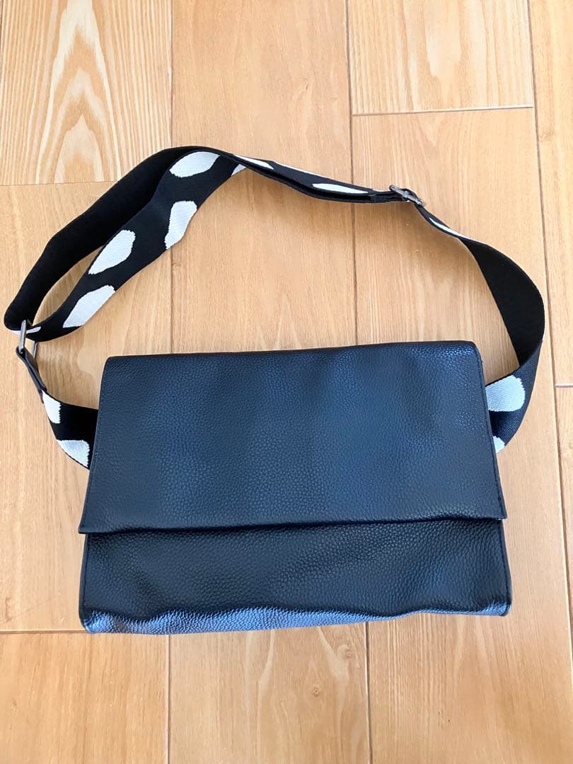 ear PAPILLONNER 柄ワイドテープショルダーバッグ