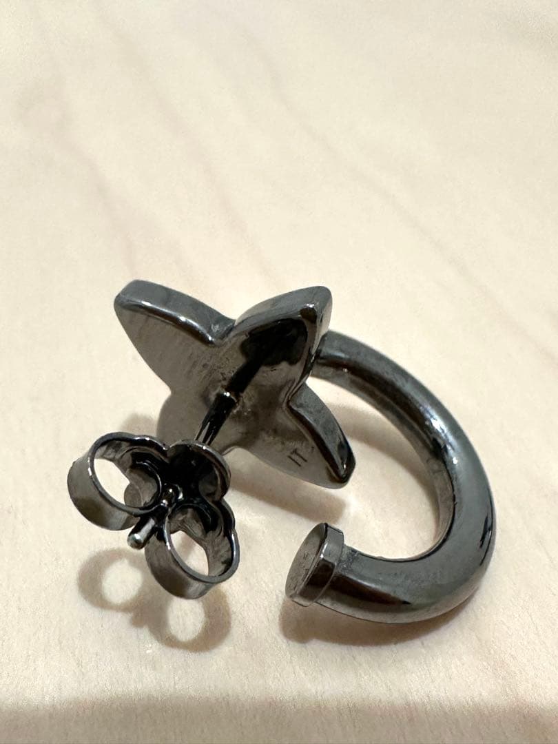 ルイヴィトンピアス ブックル・モノグラム ビーズ M00320