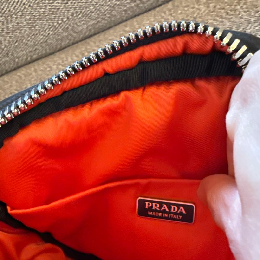 PRADA⭐️ナイロンカーゴ　クラッチ　バッグ　カーキ