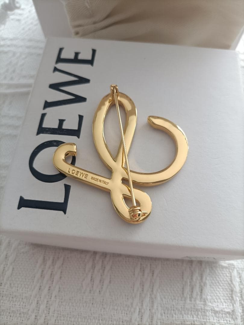 即発送✧ロエベ ブローチ パール✧loewe レディースアクセサリー  美品