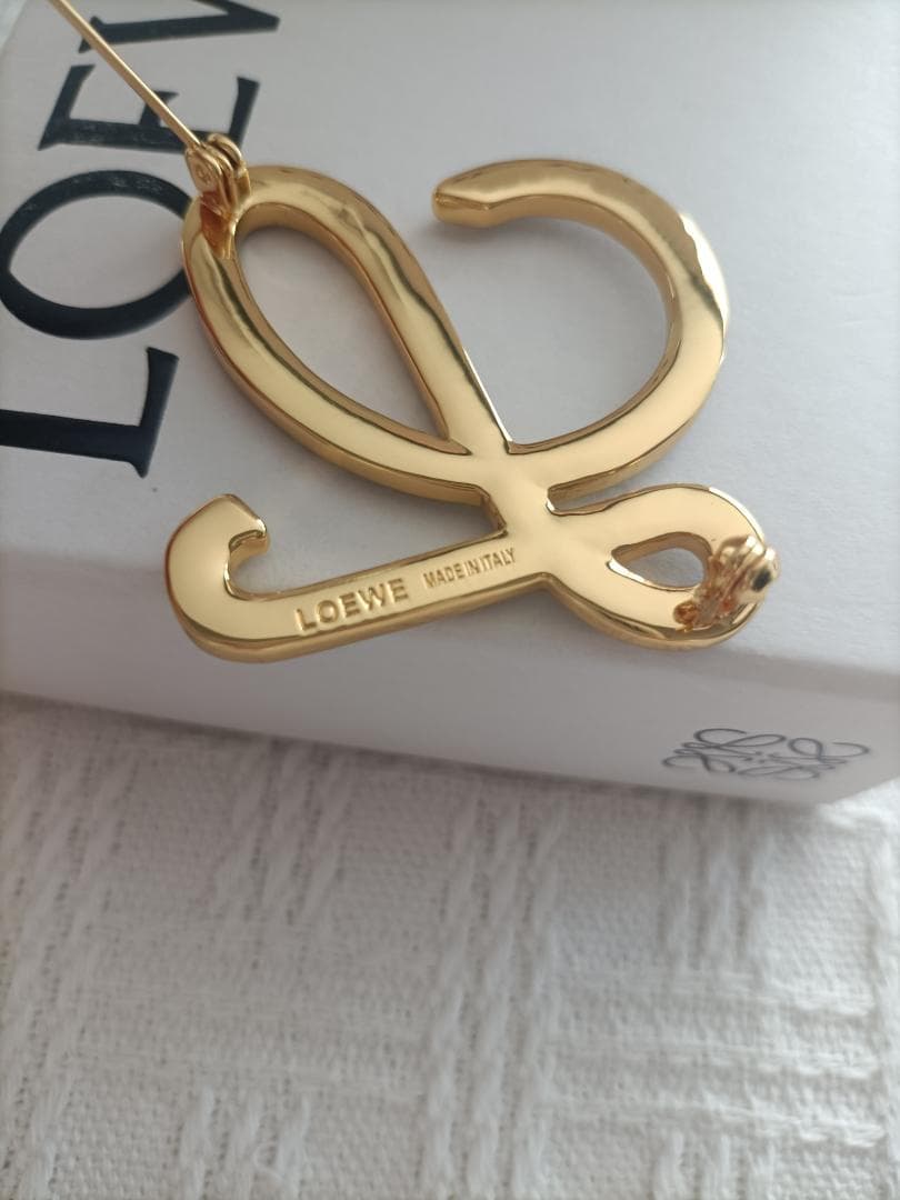 即発送✧ロエベ ブローチ パール✧loewe レディースアクセサリー  美品