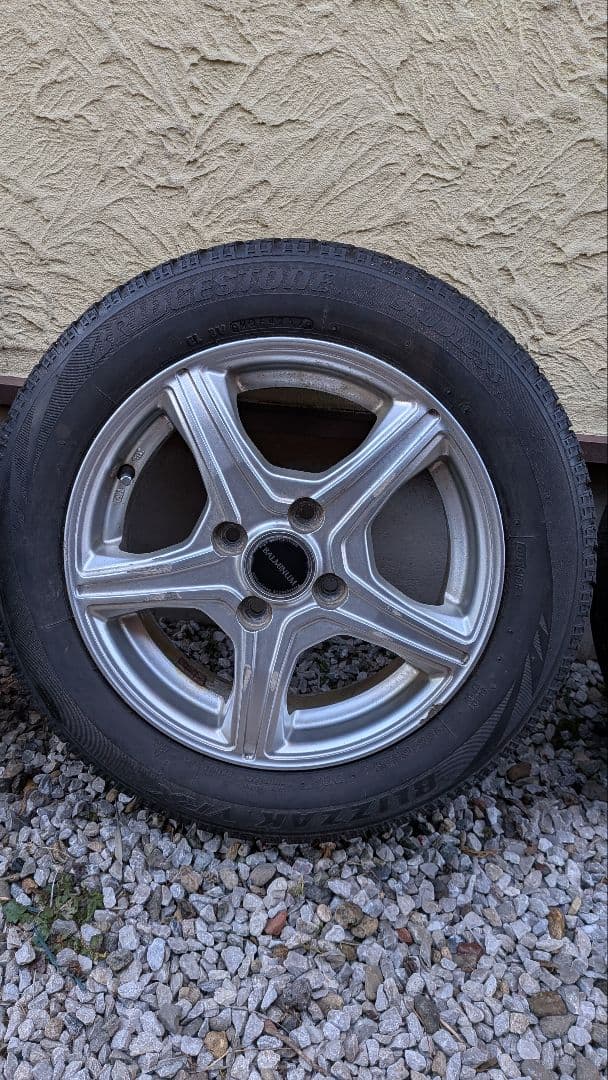 ブリジストン　ブリザック　スタッドレスタイヤ　4本　ホイール付