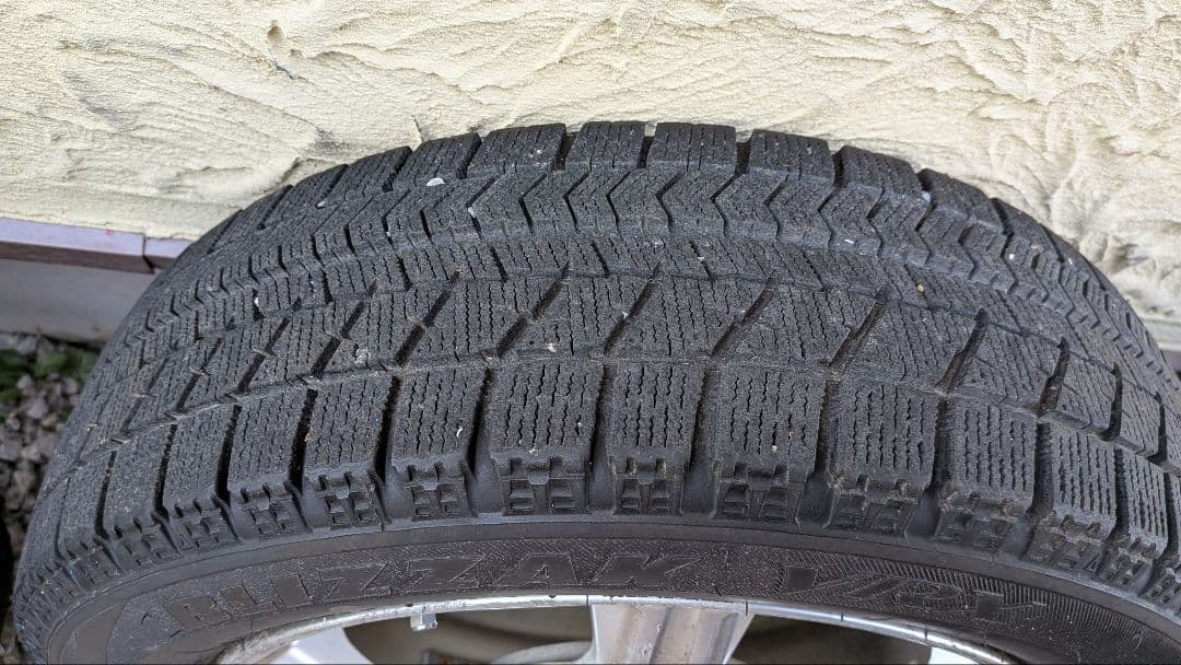 ブリジストン　ブリザック　スタッドレスタイヤ　4本　ホイール付