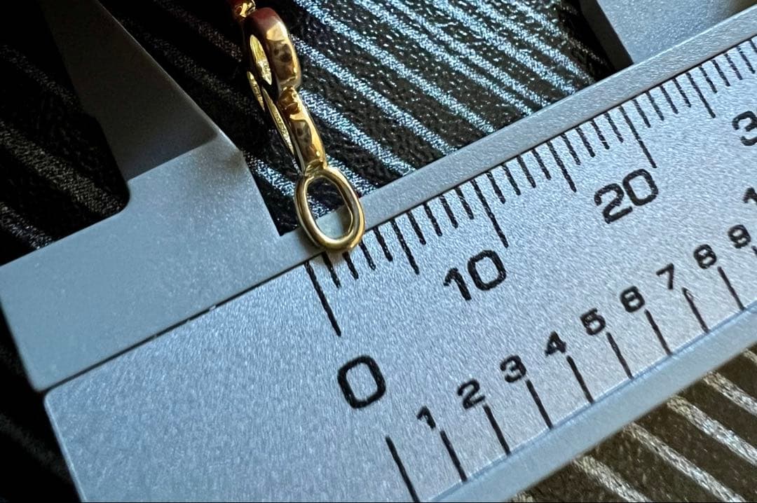 【値下げ】18金花モチーフの金色鍵チャームペンダントタップセール❣️