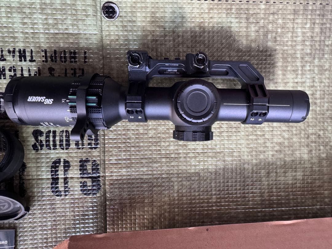 即納SIG SAUER TANGO6T スコープ　サバゲー　ドットサイト