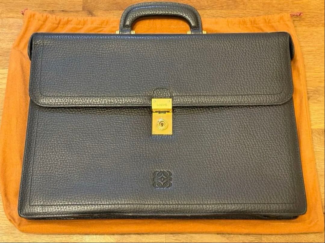 美品未使用〈LOEWEロエベビジネスバッグ ブラックレザー〉