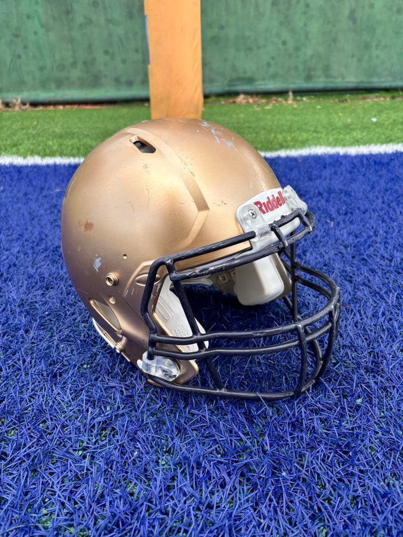 K*e様 アメリカンフットボール　ヘルメット　M
