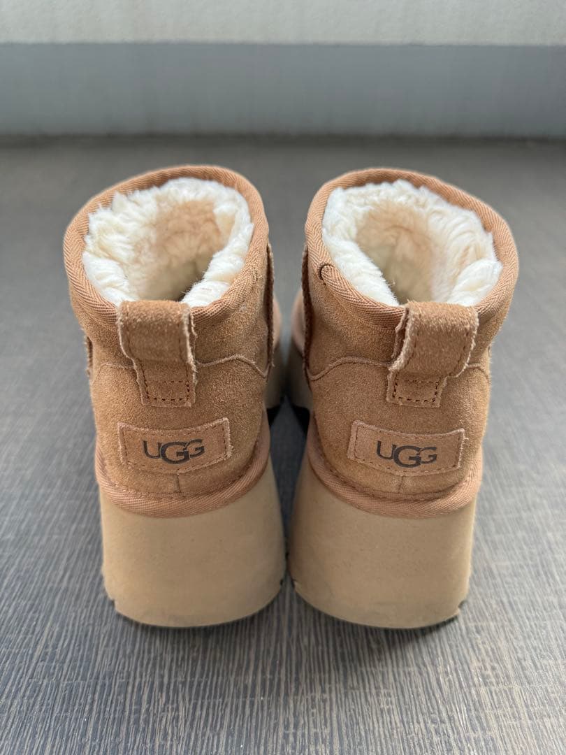 UGG ベージュ 厚底ムートンブーツ【ほぼ新品】