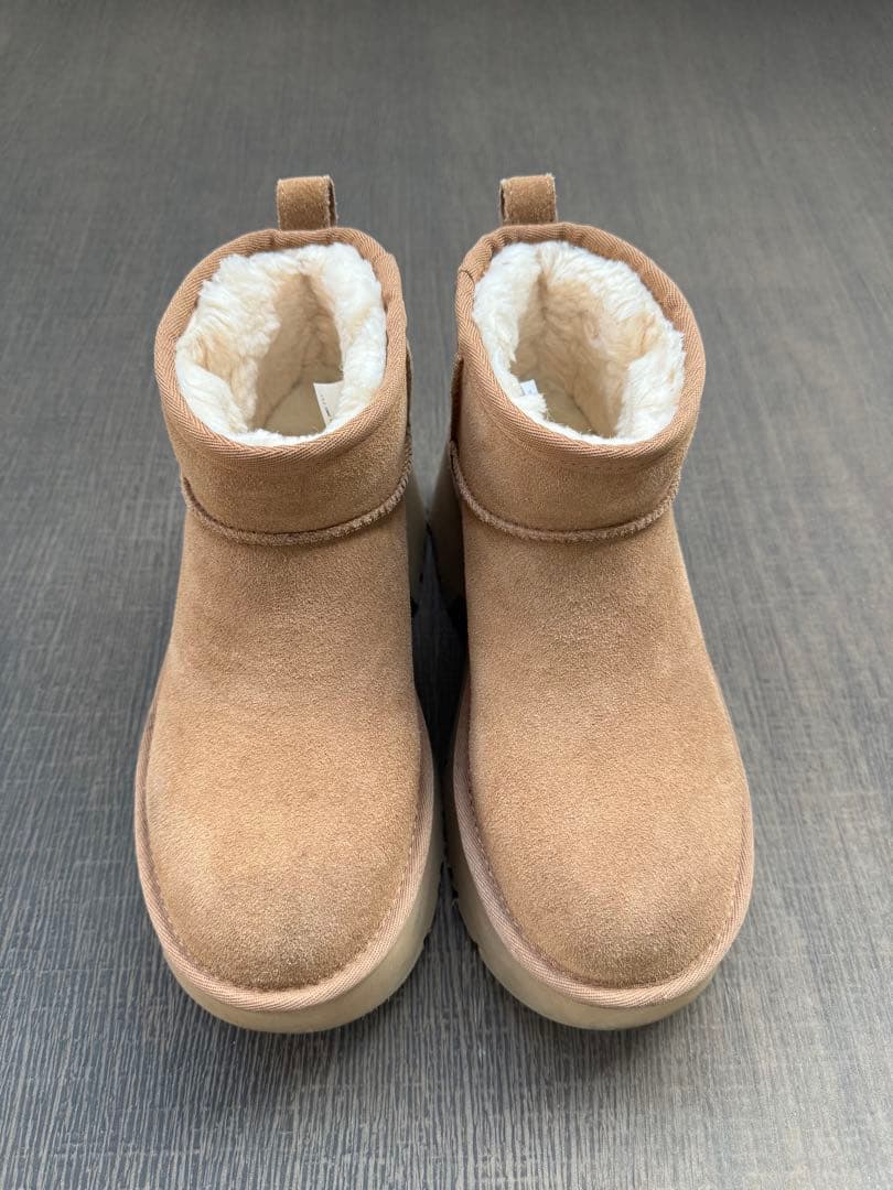 UGG ベージュ 厚底ムートンブーツ【ほぼ新品】