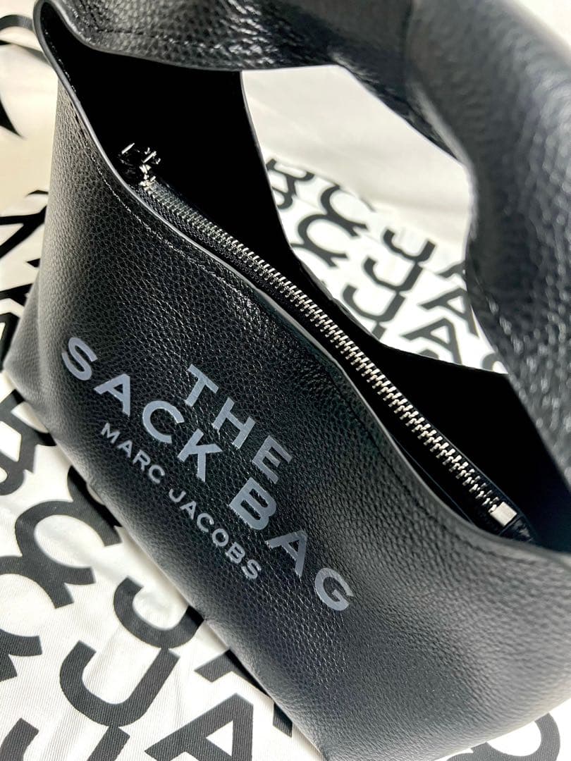 【新品】MARC JACOBS ザ サックバッグ ミニ ブラック ポーチ付き