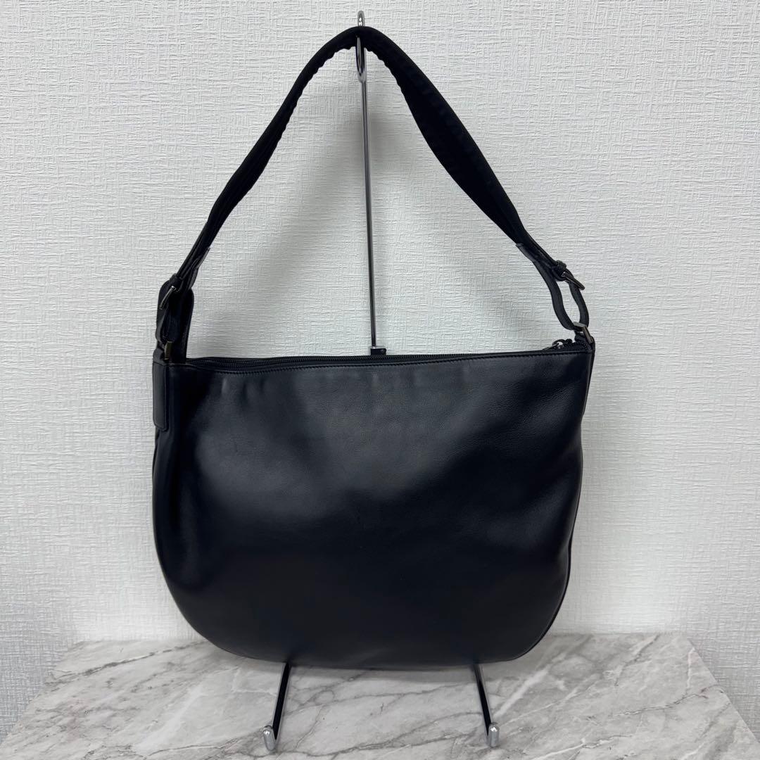 ✨GUCCI✨グッチ✨ブラック✨レザー✨ロゴエンボス✨セミショルダーバッグ✨