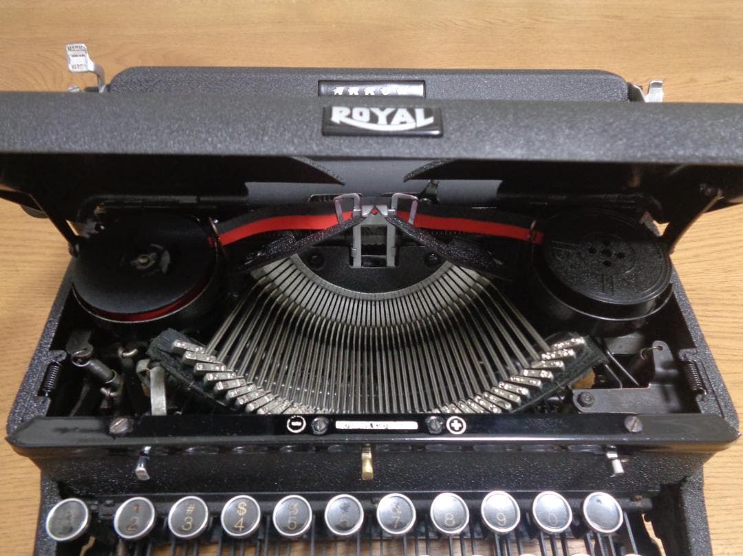 実働品　 ARROW ロイヤルタイプライター 1946年製