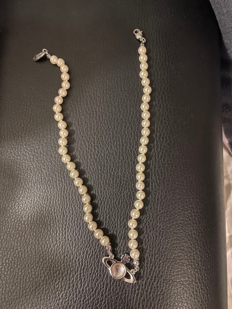 Vivienne Westwoodのオーブモチーフのパールブレスレット