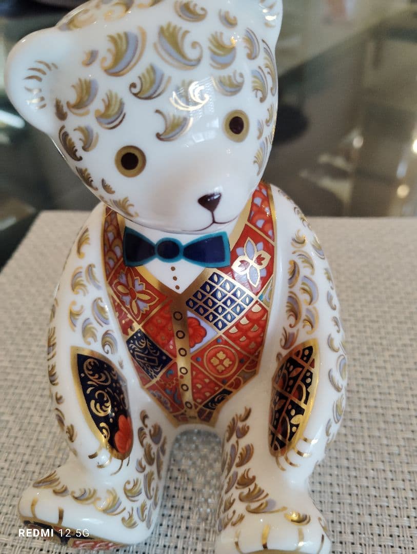 クマの陶器置物　華やかなデザインロイヤルクラウンダービー　ペーパーウェイト　2体