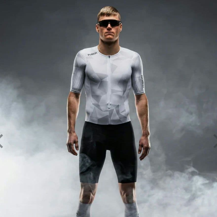 ★大幅値下げ 美品 fusion テンポ トライスーツ