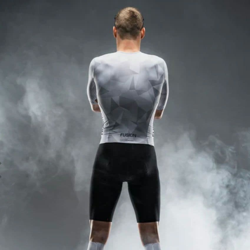 ★大幅値下げ 美品 fusion テンポ トライスーツ