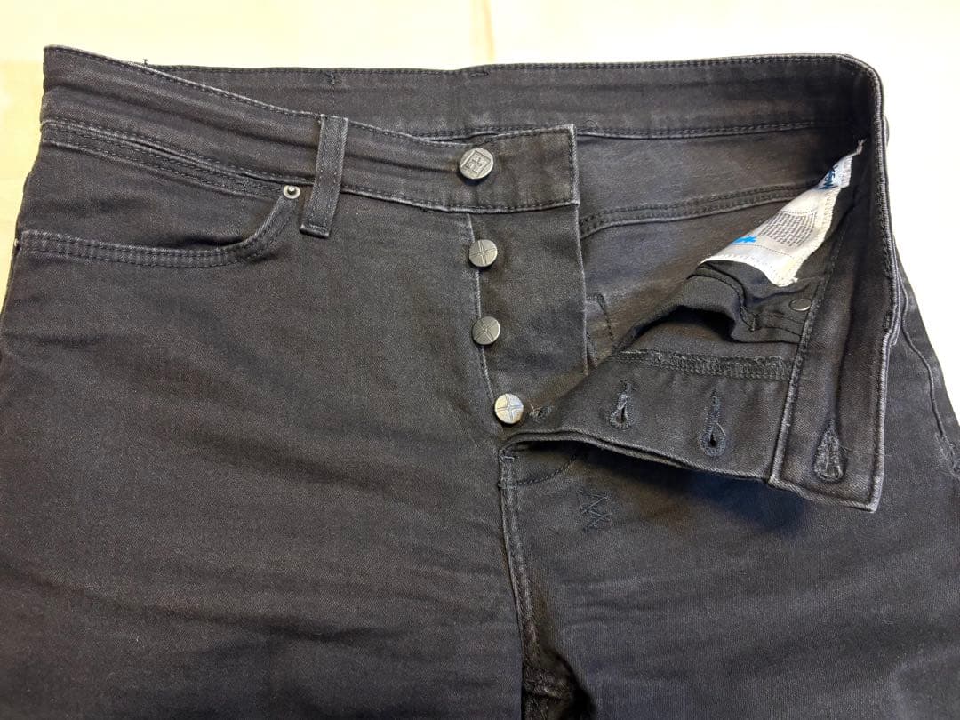 あ　KSUBI ブラック スキニーデニム ジーンズ サイズ30　②