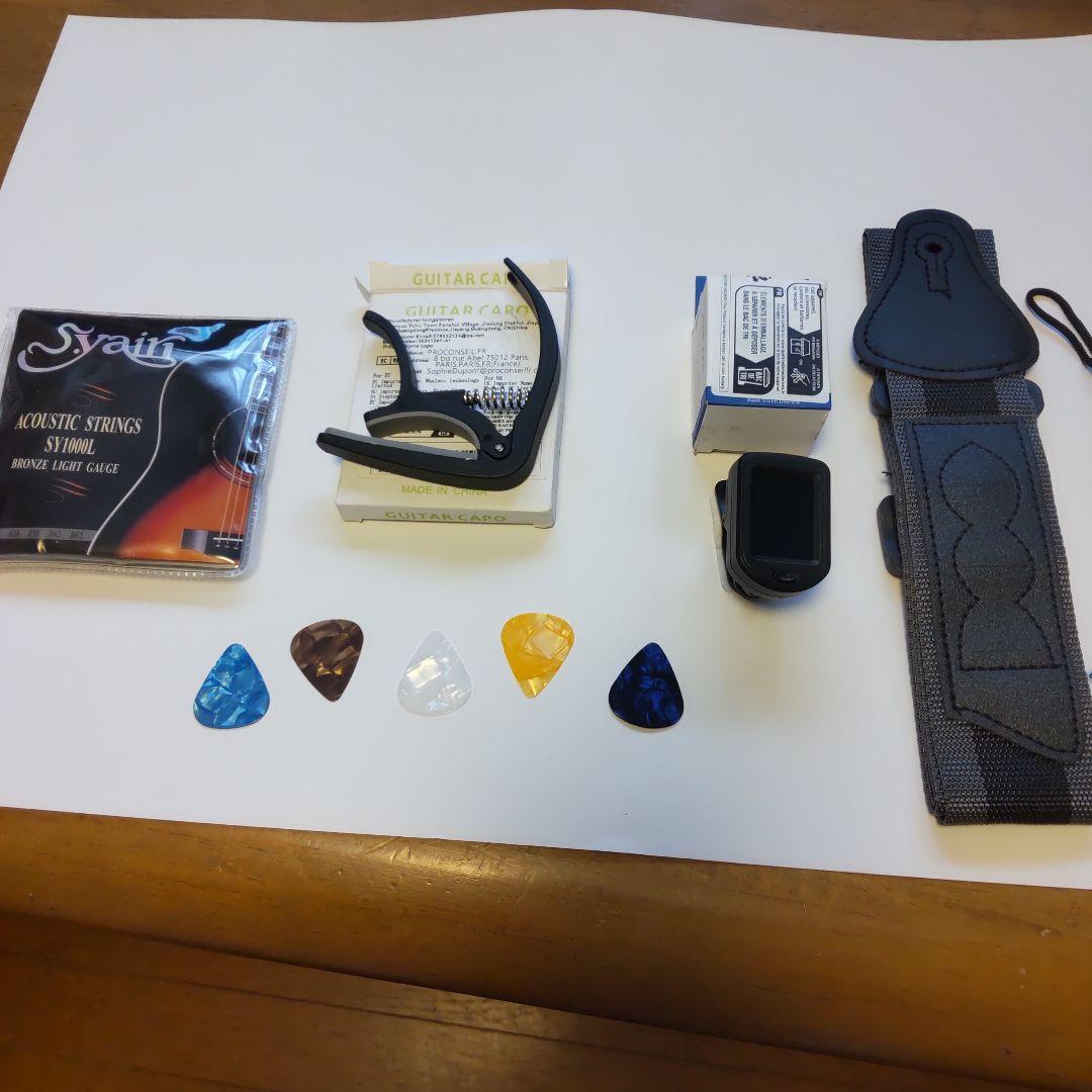 格安品です！Lumber アコースティックギター 各種付属品付きです。