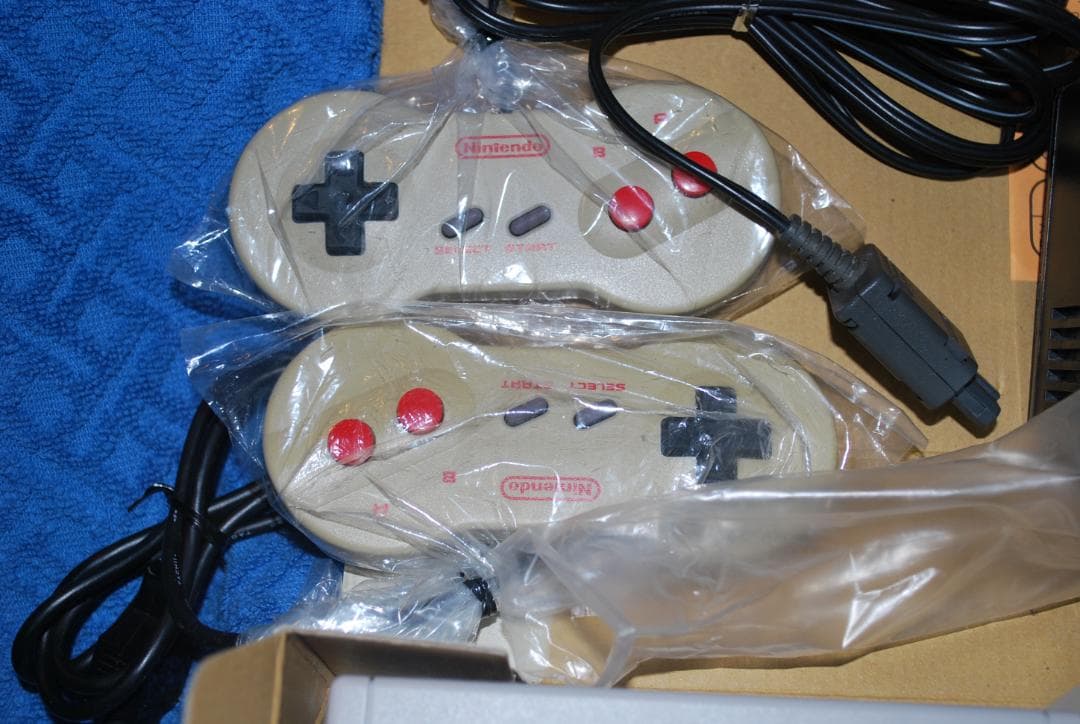 任天堂”ファミリーコンピューター™”中古すぐ遊べるセットの出品です。