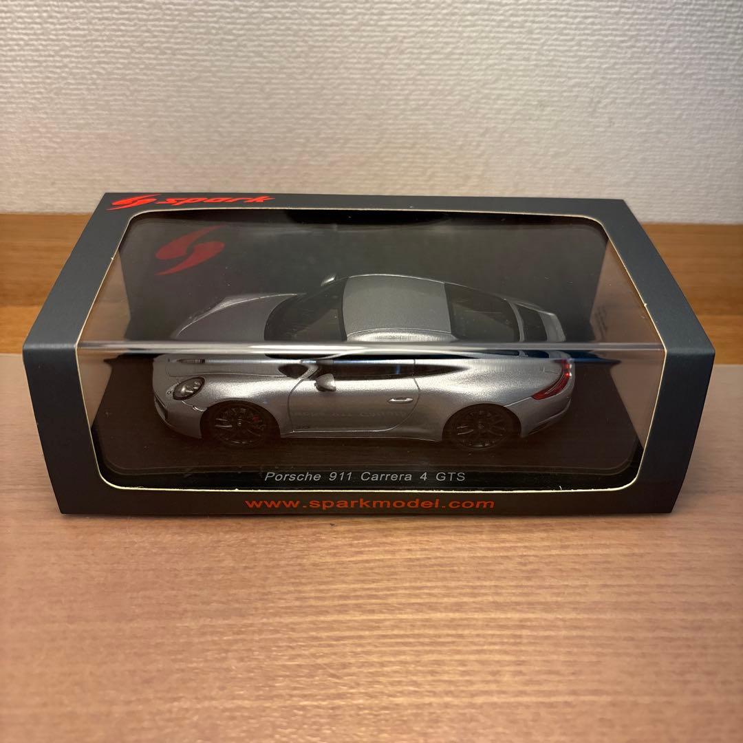 スパーク　ポルシェ　911 カレラ 4 gts 1/43 ミニカー　シルバー