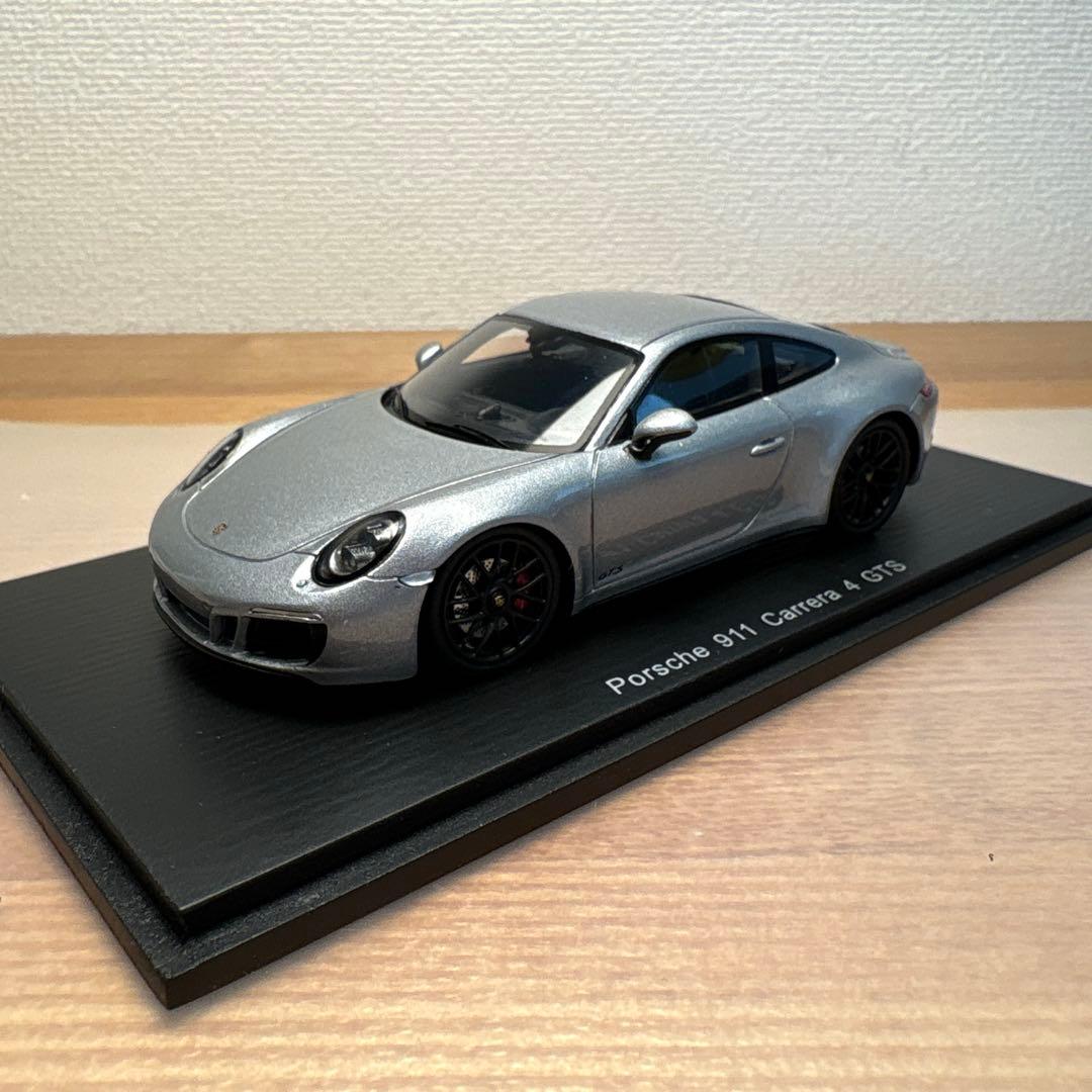 スパーク　ポルシェ　911 カレラ 4 gts 1/43 ミニカー　シルバー