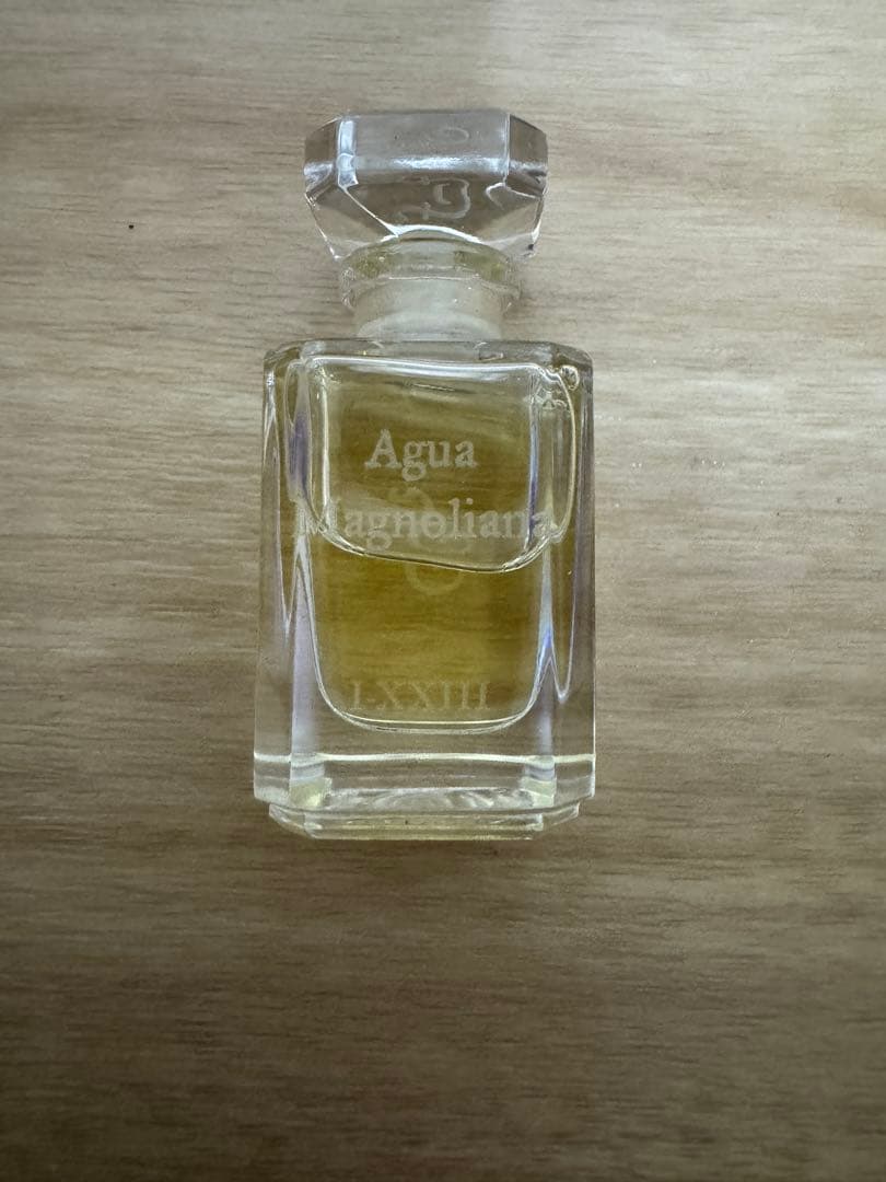 フエギア　香水　プーラ　エッセンシア　アグアマグノリアーナ　8ml 木箱入り