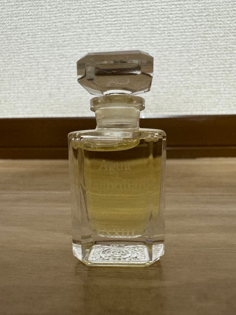 フエギア　香水　プーラ　エッセンシア　アグアマグノリアーナ　8ml 木箱入り