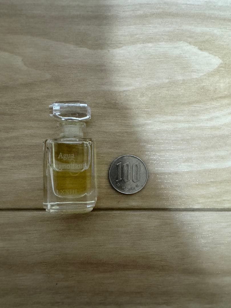 フエギア　香水　プーラ　エッセンシア　アグアマグノリアーナ　8ml 木箱入り