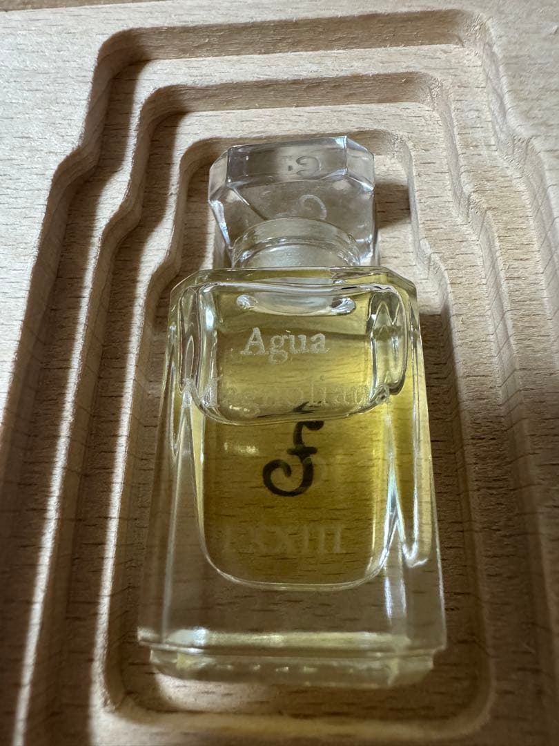 フエギア　香水　プーラ　エッセンシア　アグアマグノリアーナ　8ml 木箱入り