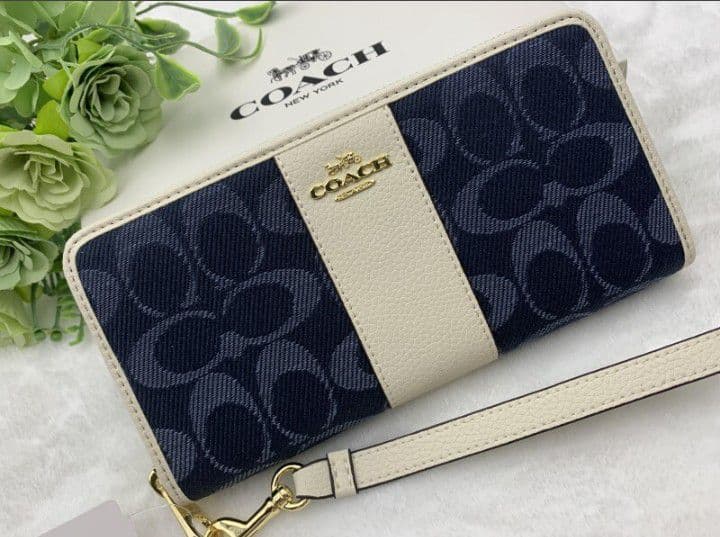 新品未使用コーチ長財布ネイビーホワイトシグネチャーレディースメンズ送料無料