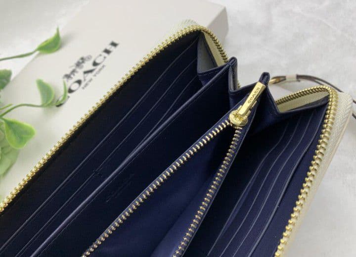 新品未使用コーチ長財布ネイビーホワイトシグネチャーレディースメンズ送料無料