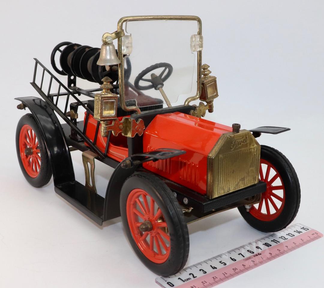 Country Kitchensとイギリスの金属模型自動車２台