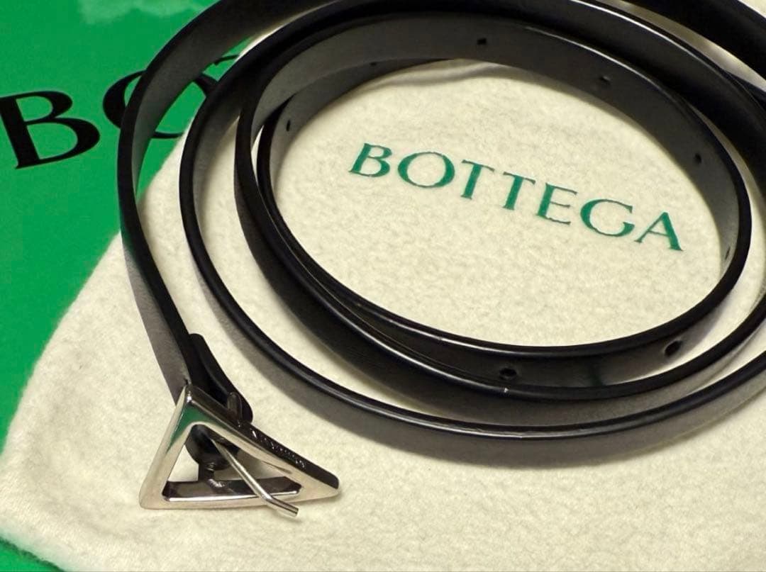 a*認様 BOTTEGA VENETA 細身ブラックベルト トライアングルバック