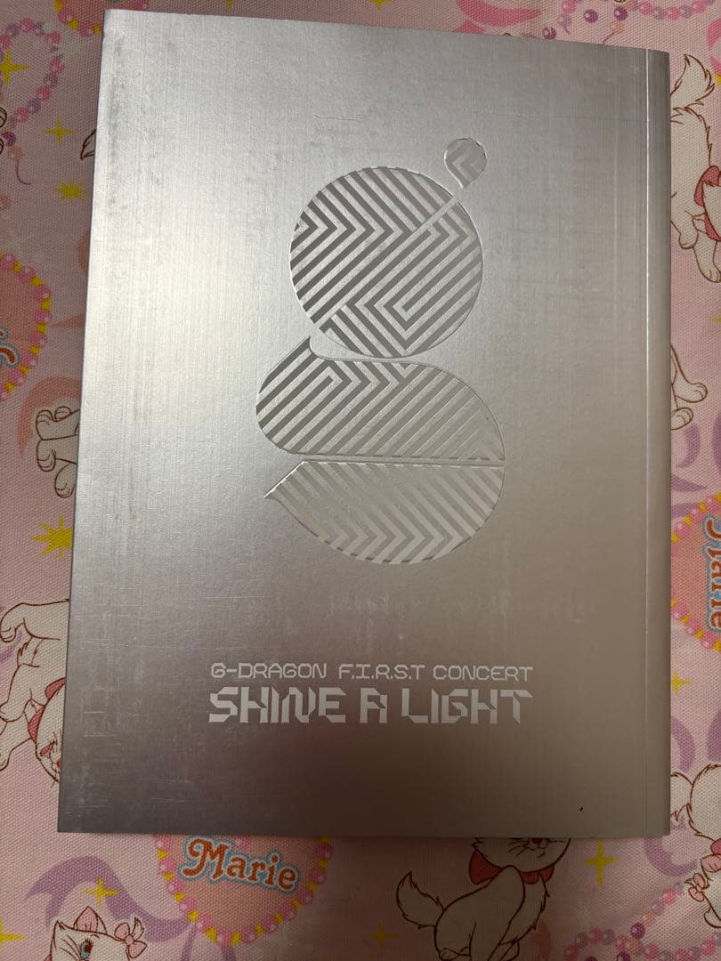 【美品】【初回生産限定】G-DRAGON shine a light アルバム