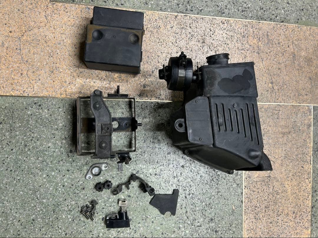 ヤマハ SR400 1JR 純正エアクリーナーBOX バッテリーケース