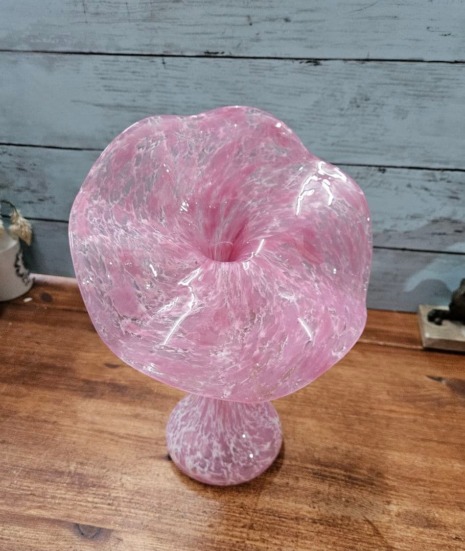 フランスアンティーク オパリンガラス クリシー 大振りのフリル 花瓶 花器