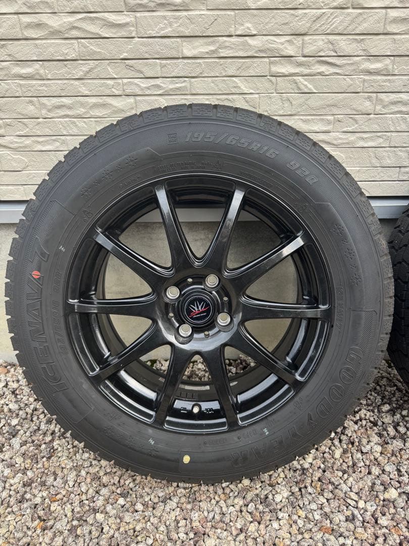 ライズ　195-65-16アルミホイール付きスタッドレスタイヤ4本セット