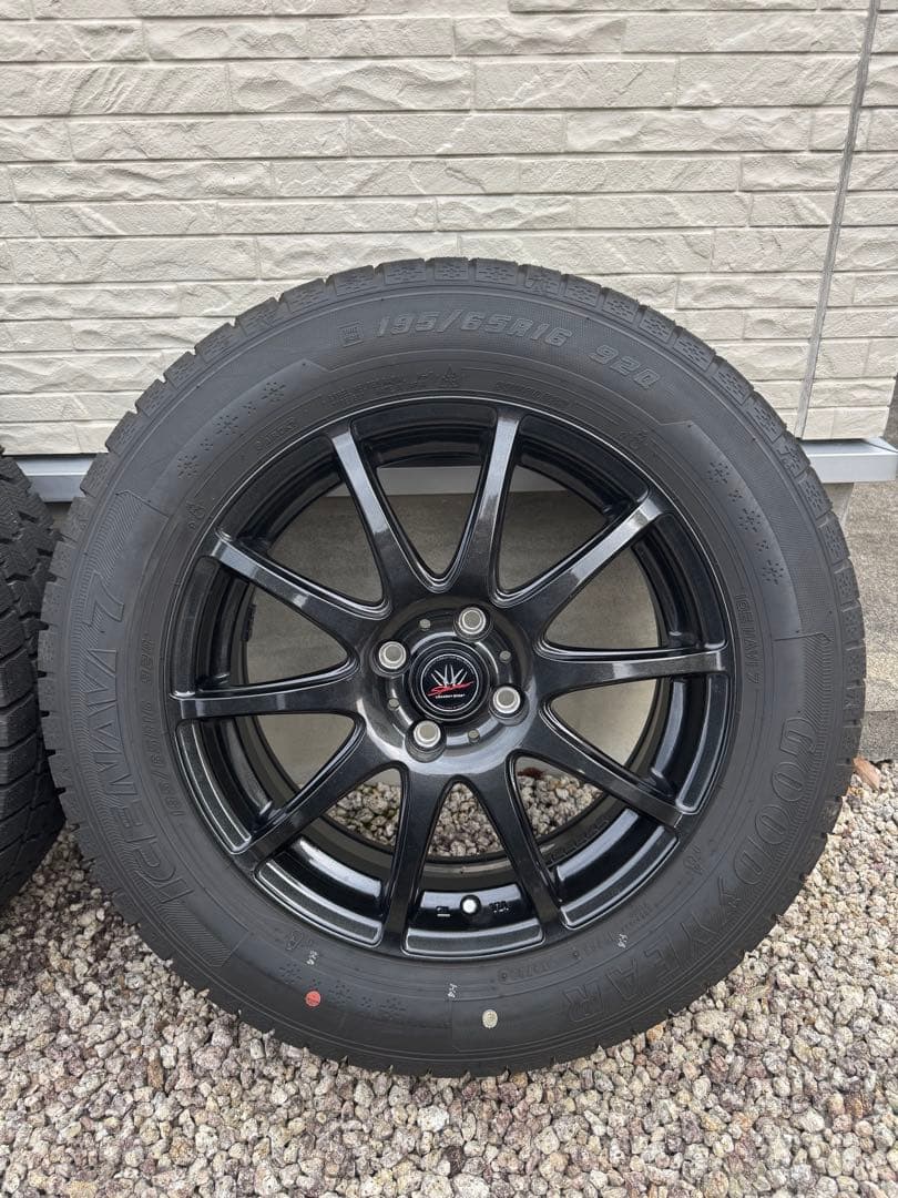 ライズ　195-65-16アルミホイール付きスタッドレスタイヤ4本セット