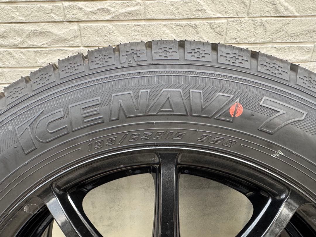 ライズ　195-65-16アルミホイール付きスタッドレスタイヤ4本セット