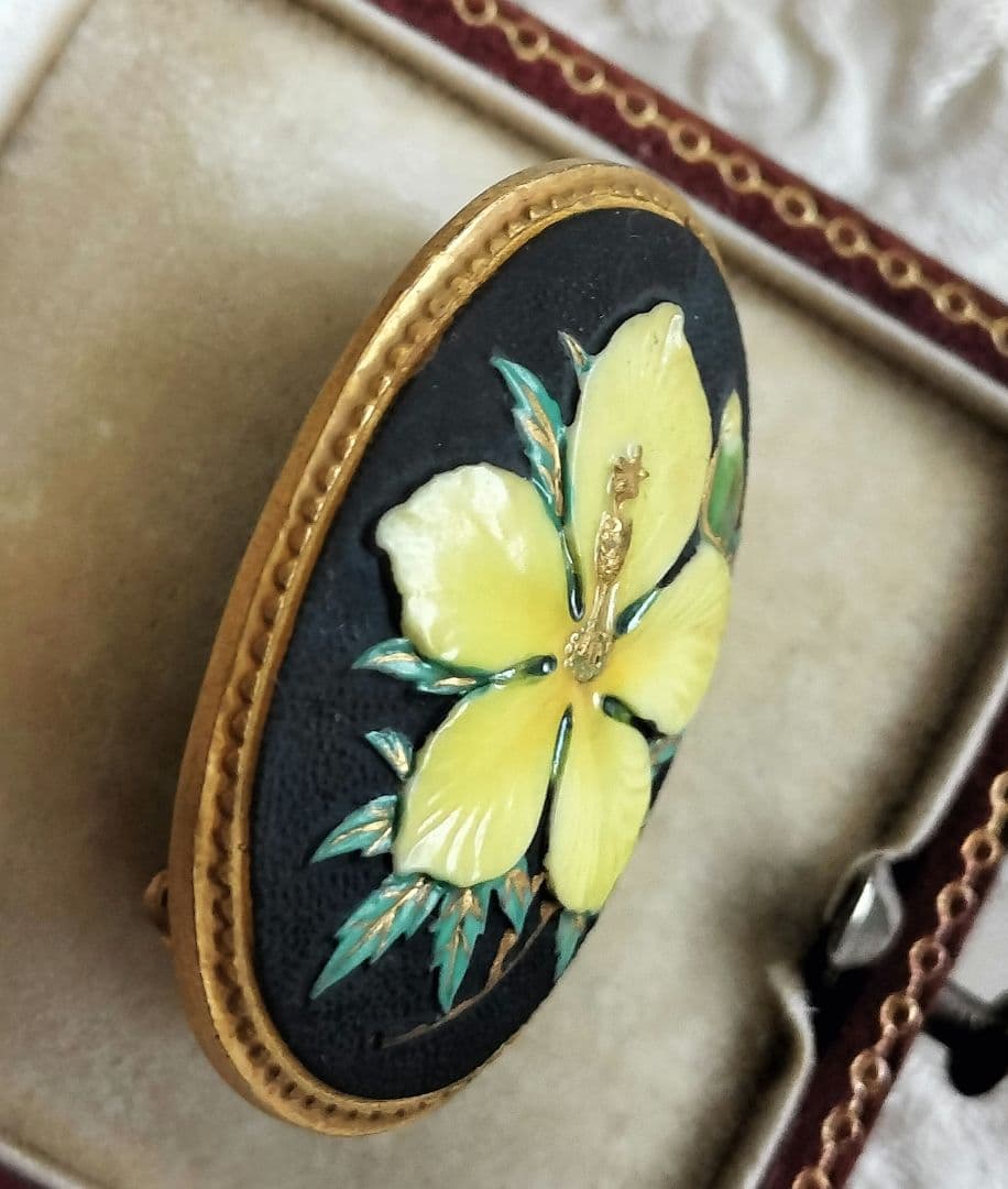 有田焼 俊兼 トシカネ 黄色 ハイビスカス ブローチ