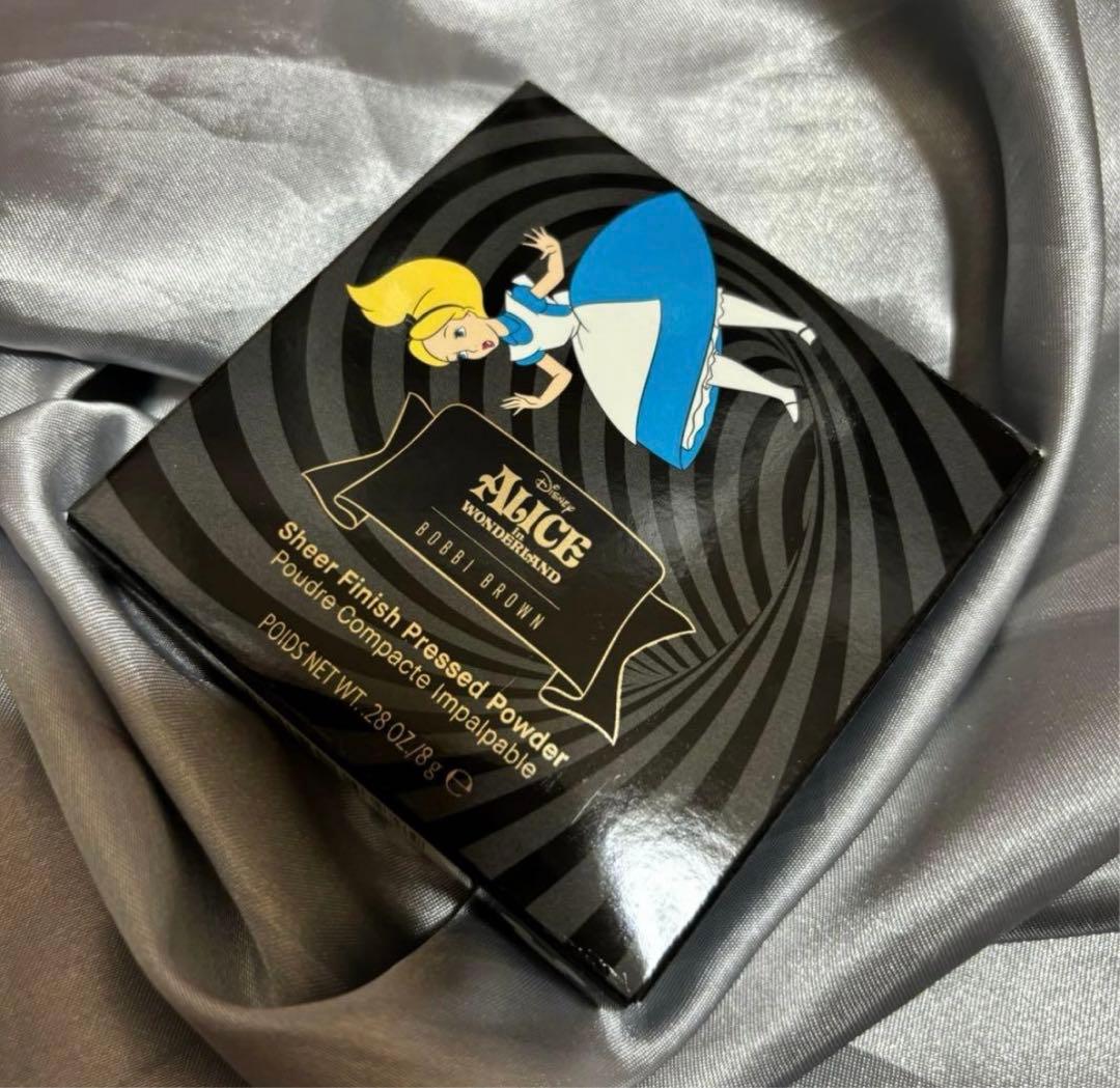ボビイ ブラウン　限定　プレストパウダー アリスインワンダーランド　新品