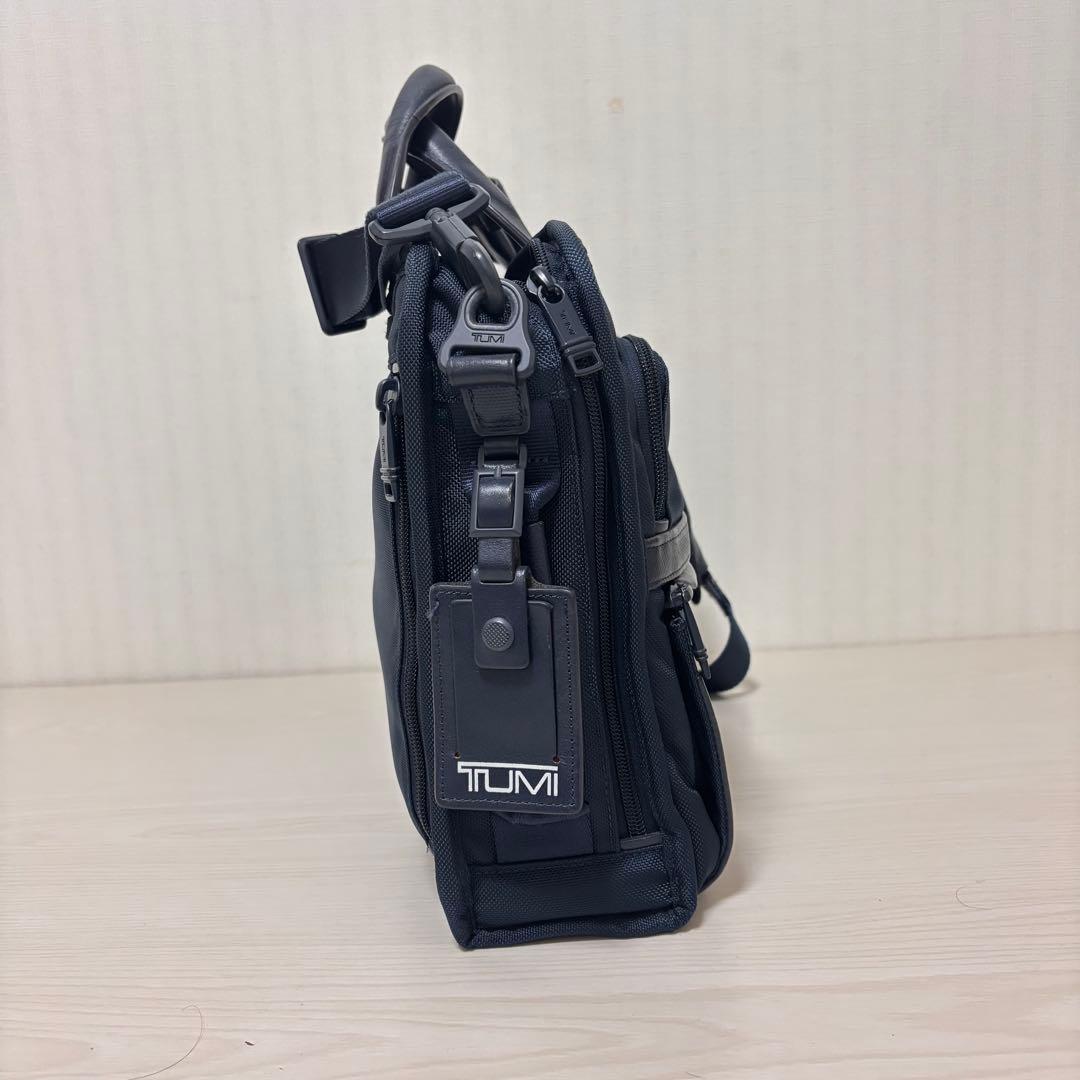 【SHIPS別注】 TUMI ネイビー ビジネスバッグ