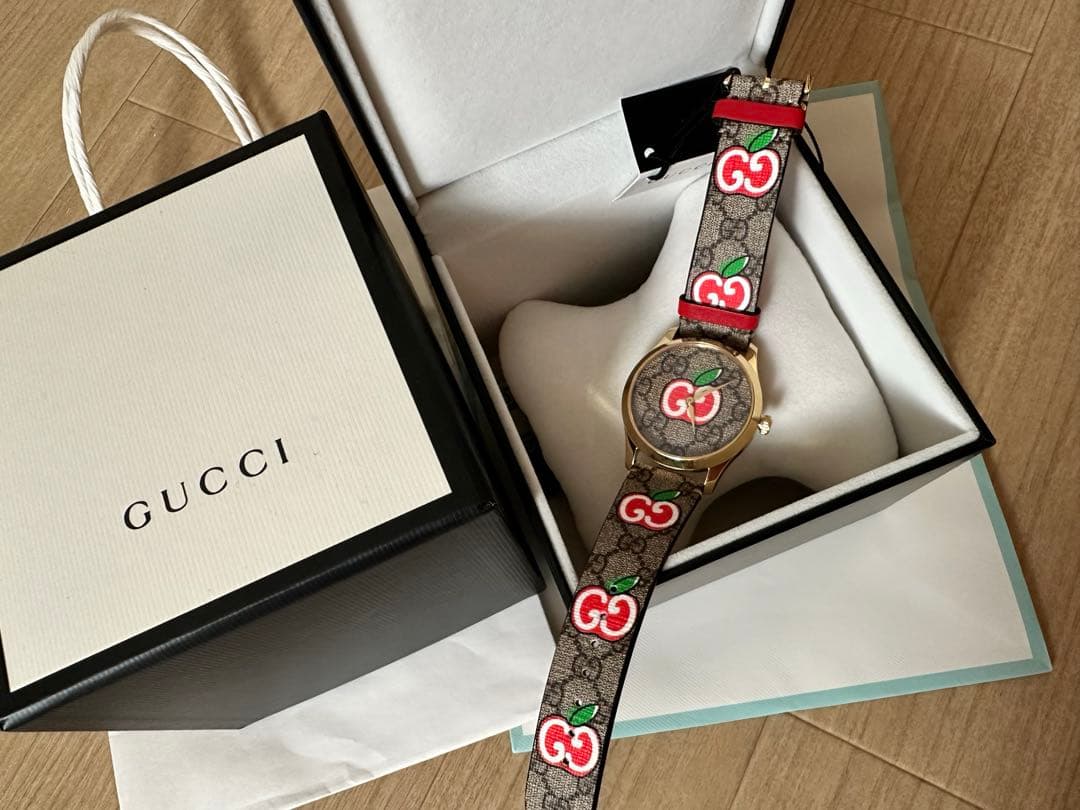 GUCCI アップルデザイン時計