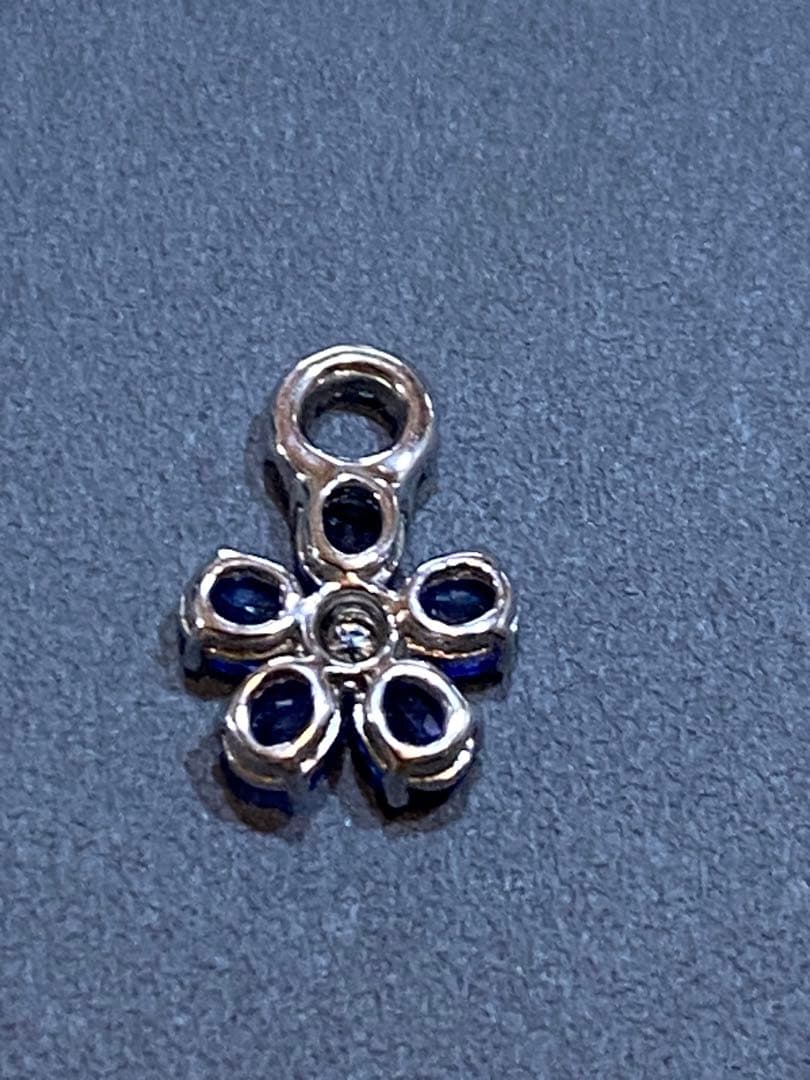 K18ホワイトゴールド ダイヤサファイア チャーム